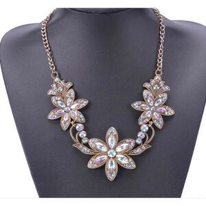 💜 New gorgeous crystal beaded stunning statement necklace 💜
